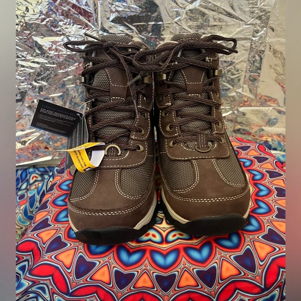 LL Bean Women's TEK 2.5 Waterproof Winter Boots size 8 NWT Insulated.